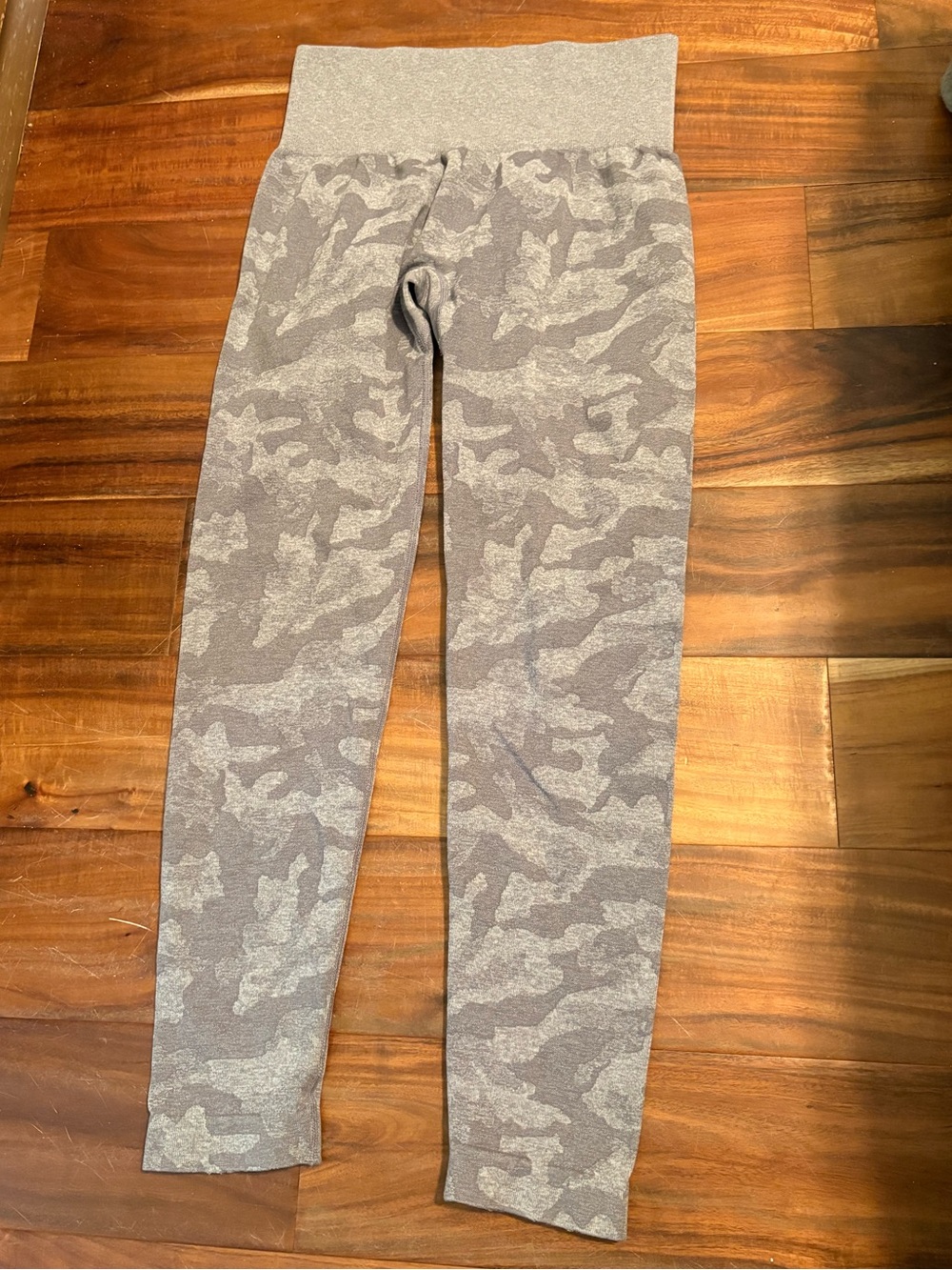 NVGTN Gray Camo Seamless High Rise Leggings‎ Medium Gym Workout Yoga (1132)